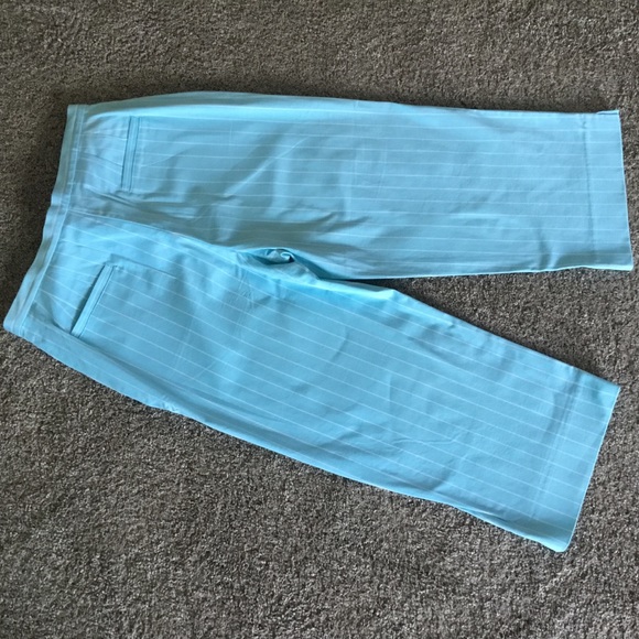 Izod Golf Stretch Striped Cropped Capri Pants 6 - Picture 7 of 7
